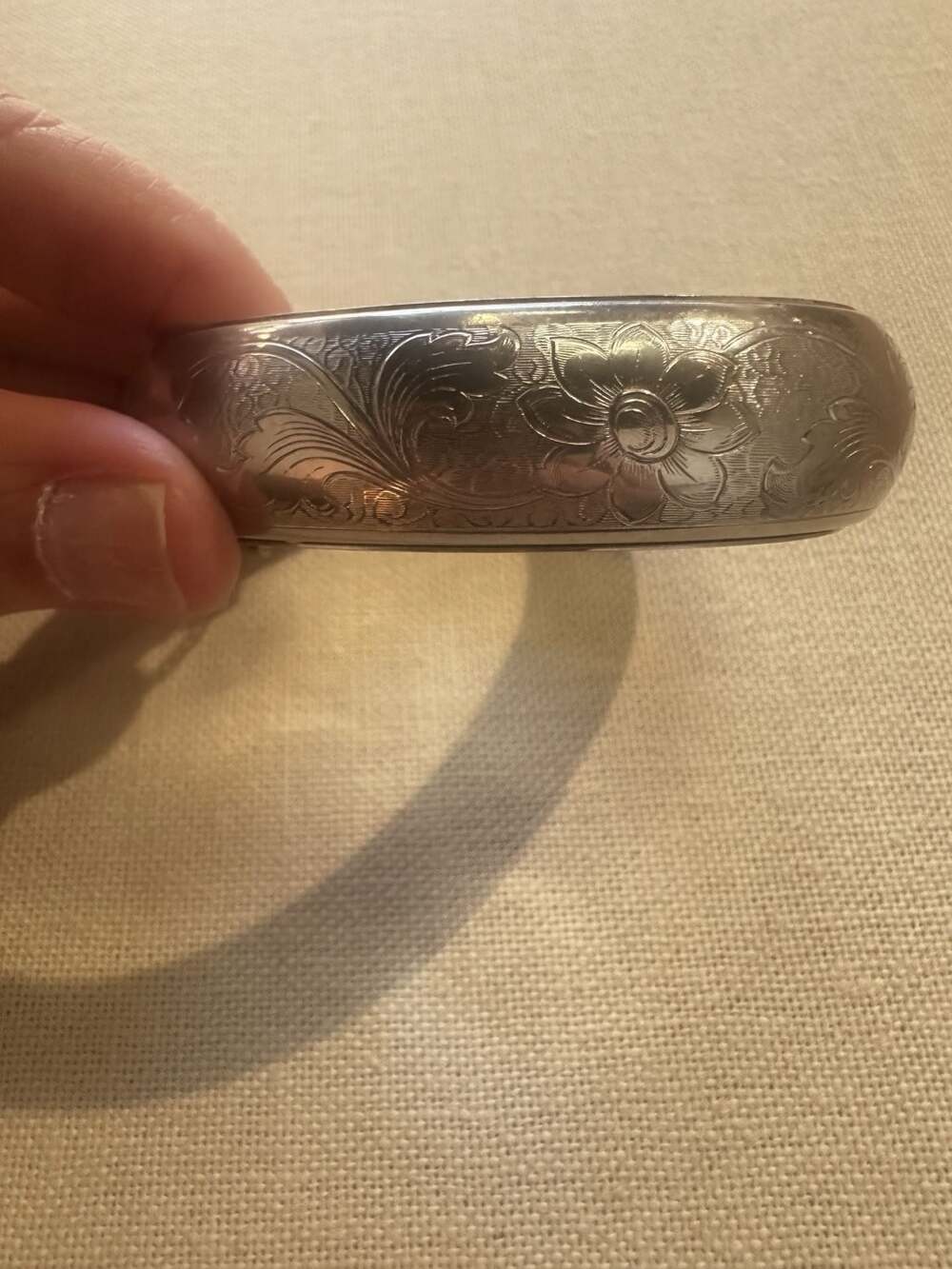 ✨Vintage Victorian Engraved Floral Hinged Bangle Bracelet with Safety Chain